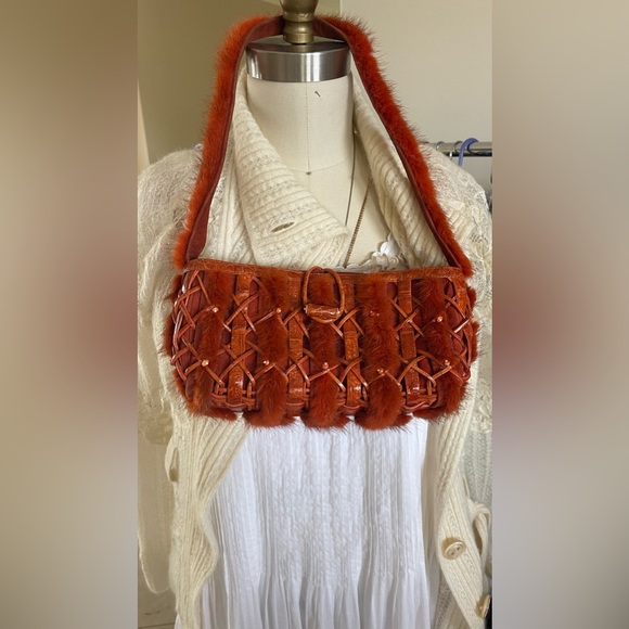 Vintage rare Nancy Gonzales crocodile weaved orange bag with fox fur trimming. - Picture 9 of 10